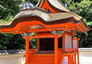 聖神社末社滝神社本殿　修理後