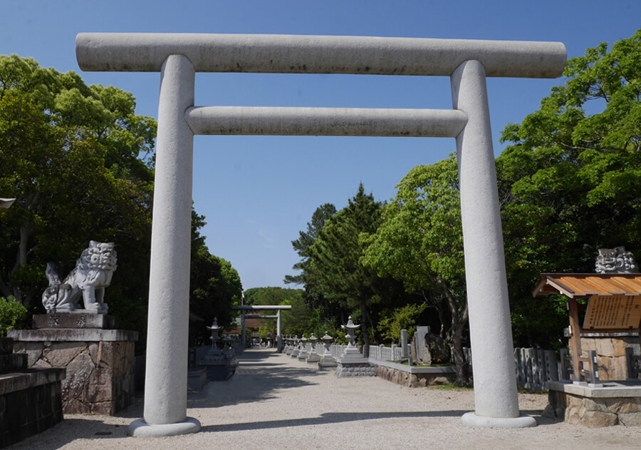 伊弉諾神宮獅子狛犬及び随身像彩色修理